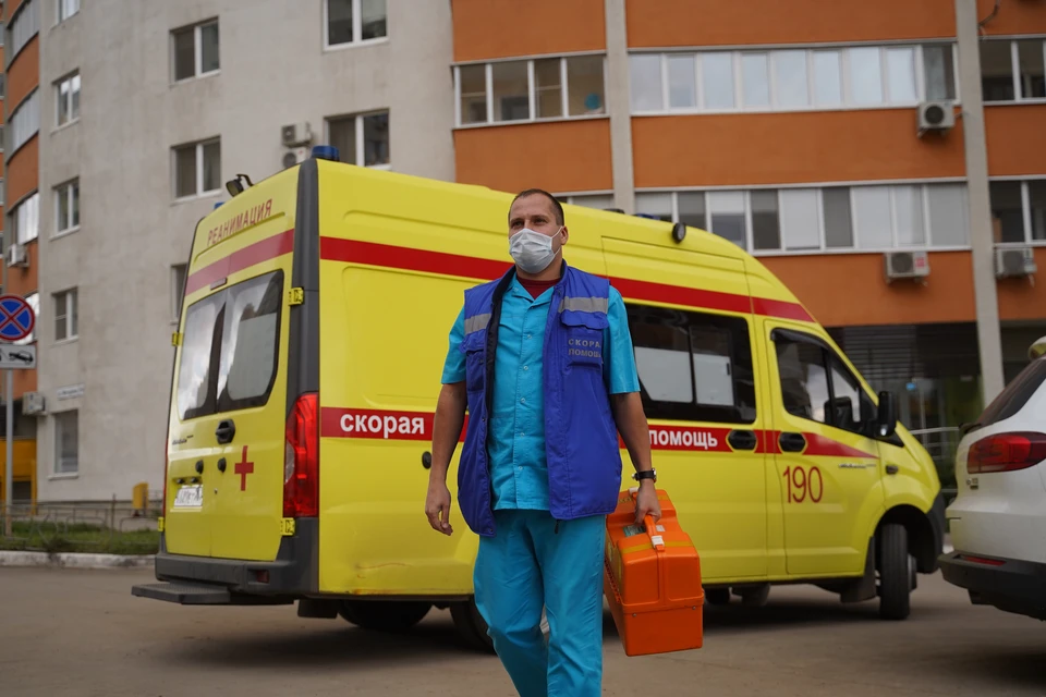 На месте происшествия находились спасатели липецкого управления по делам ГО и ЧС, а также сотрудники полиции и медработники.