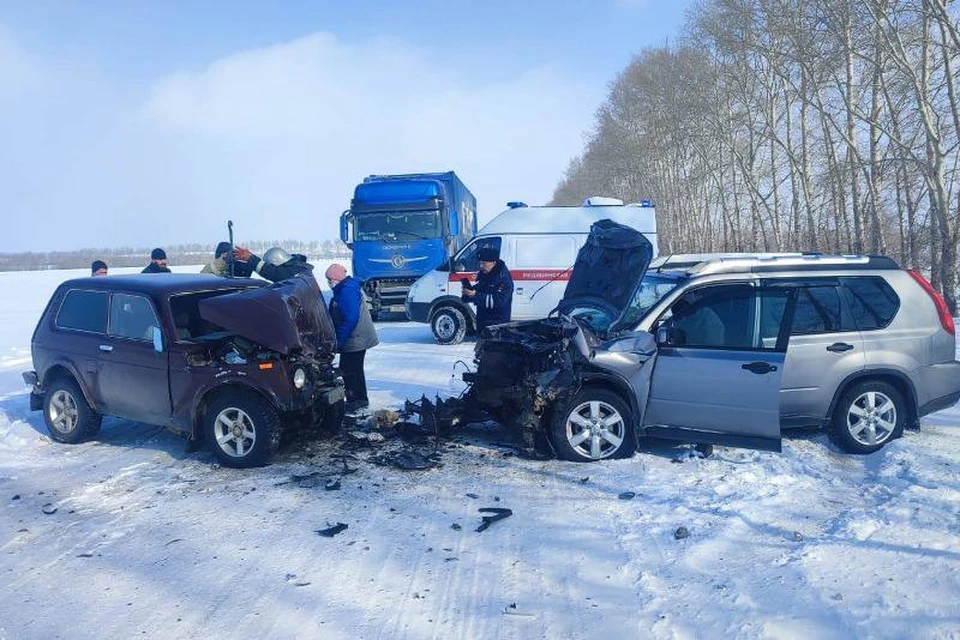 В результате аварии водитель "Нивы" скончался на месте происшествия