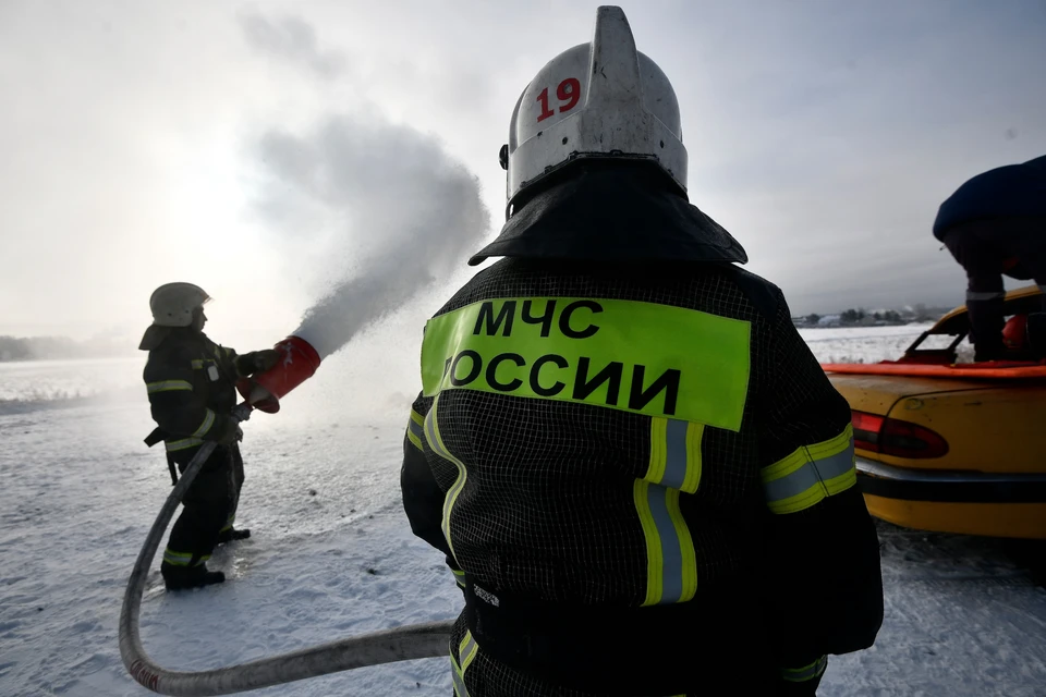 Двое пожарных погибли при тушении возгорания в доме в Пермском крае