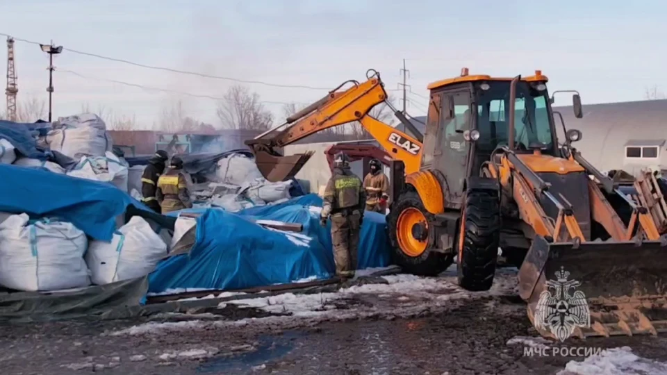 Пожарные в первом часу ночи ликвидировали возгорание магния под Ульяновском | ФОТО: скриншот с видео