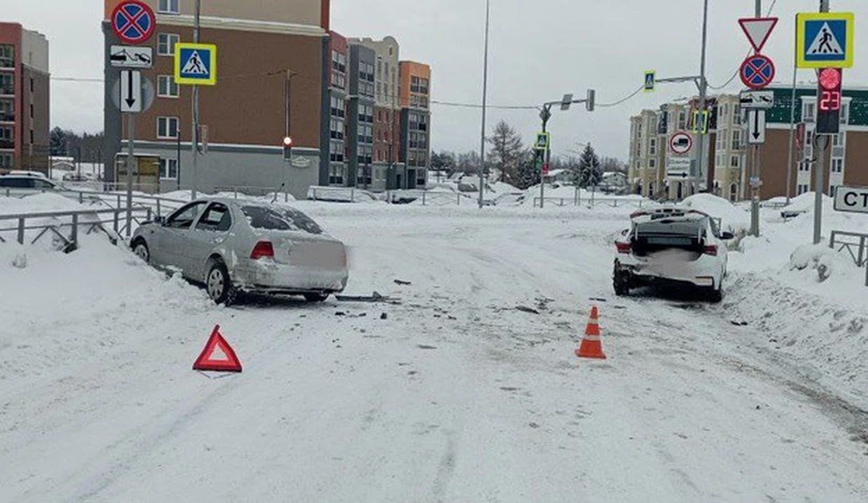 Сейчас правоохранители занимаются выяснением обстоятельств ДТП. Фото: ГАИ по Кировской области