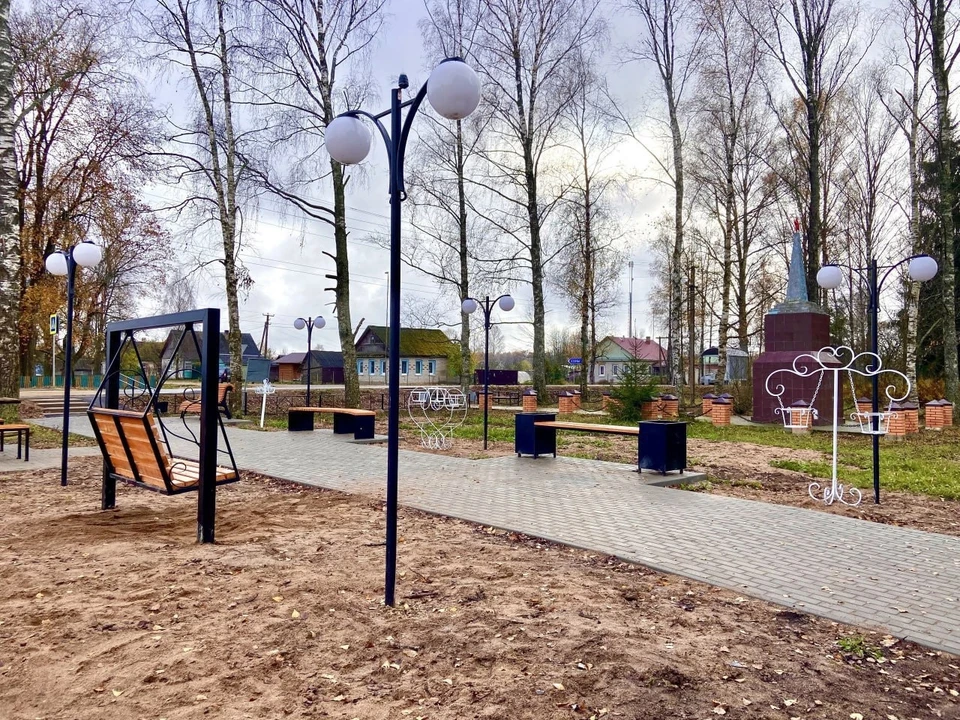 В 2025 году в небольших населенных пунктах запланировано строительство многоквартирных домов, детских и спорплощадок.Фото: пресс-служба правительства Смоленской области, пресс-служба администрации города Смоленска.