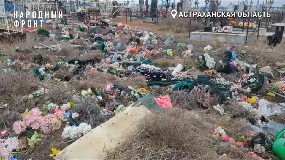 Местные жители утверждают, что мусор периодически поджигают