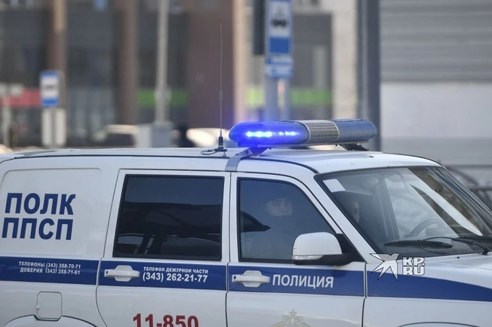 На место прибыли экстренные службы