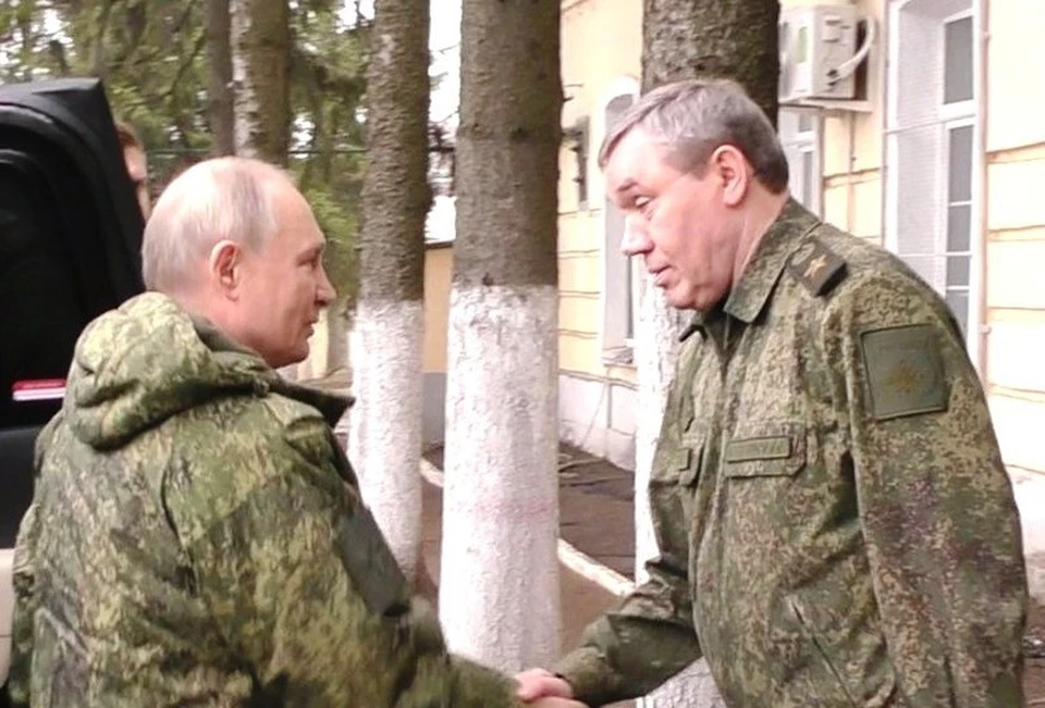 Верховный Главнокомандующий поставил задачу в кратчайший срок разгромить врага. Фото: kremlin.ru