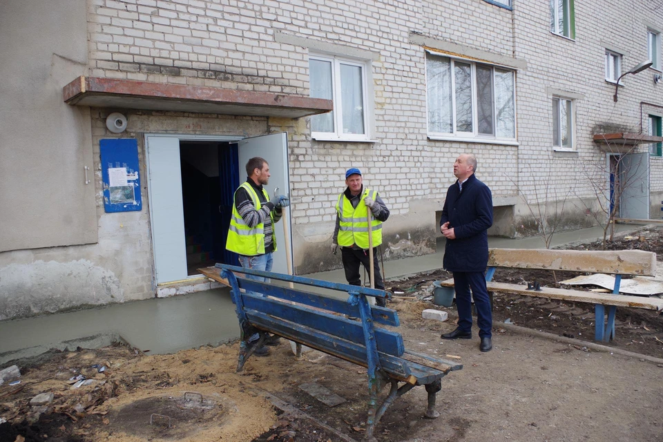Глава муниципального округа Сергей Крамаренко провел инспекцию хода ремонтных работ. ФОТО: Администрация Славяносербского муниципального округа ЛНР