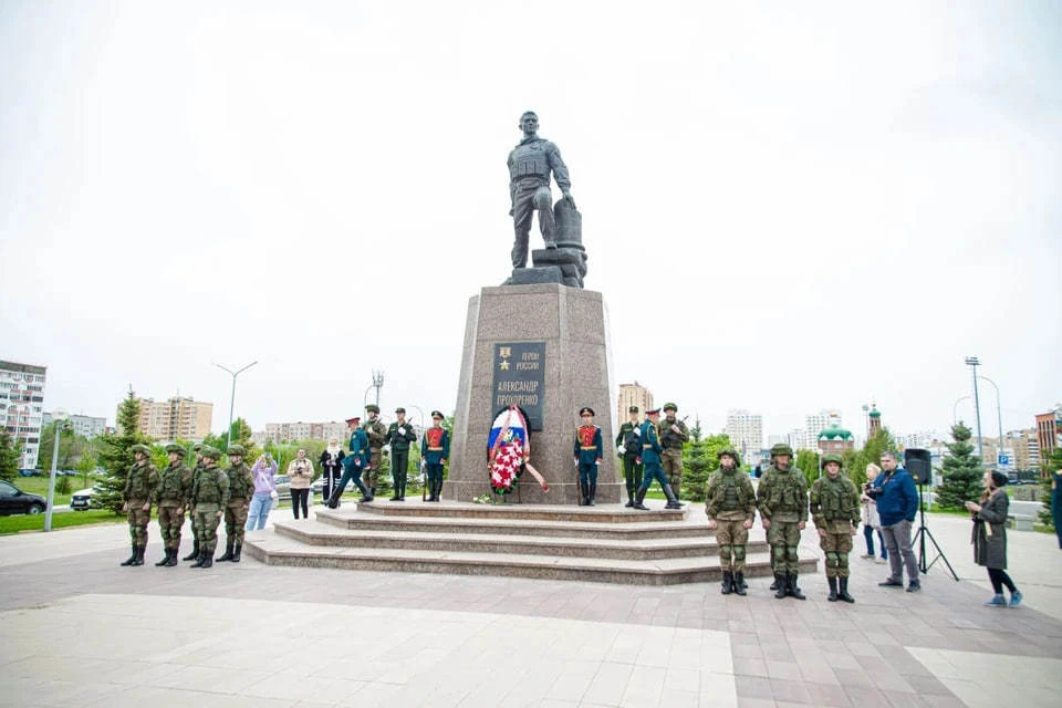 В понедельник, в 11:00, состоится возложение цветов к памятнику Александра Прохоренко