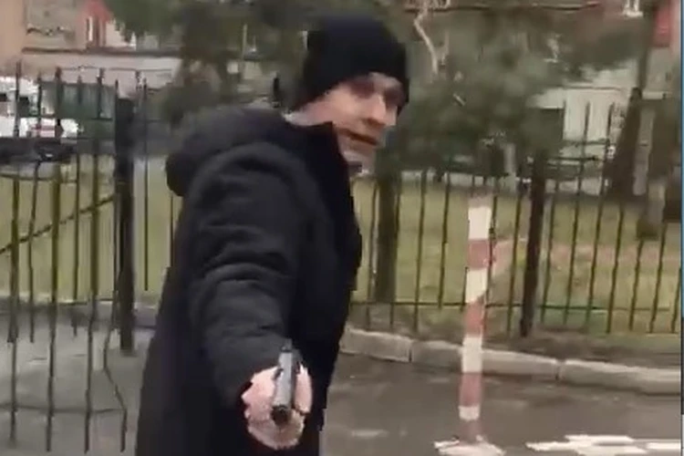 Людоловы теперь выходят на улицы только в балаклавах: простые украинцы идут на них с оружием и гранатами