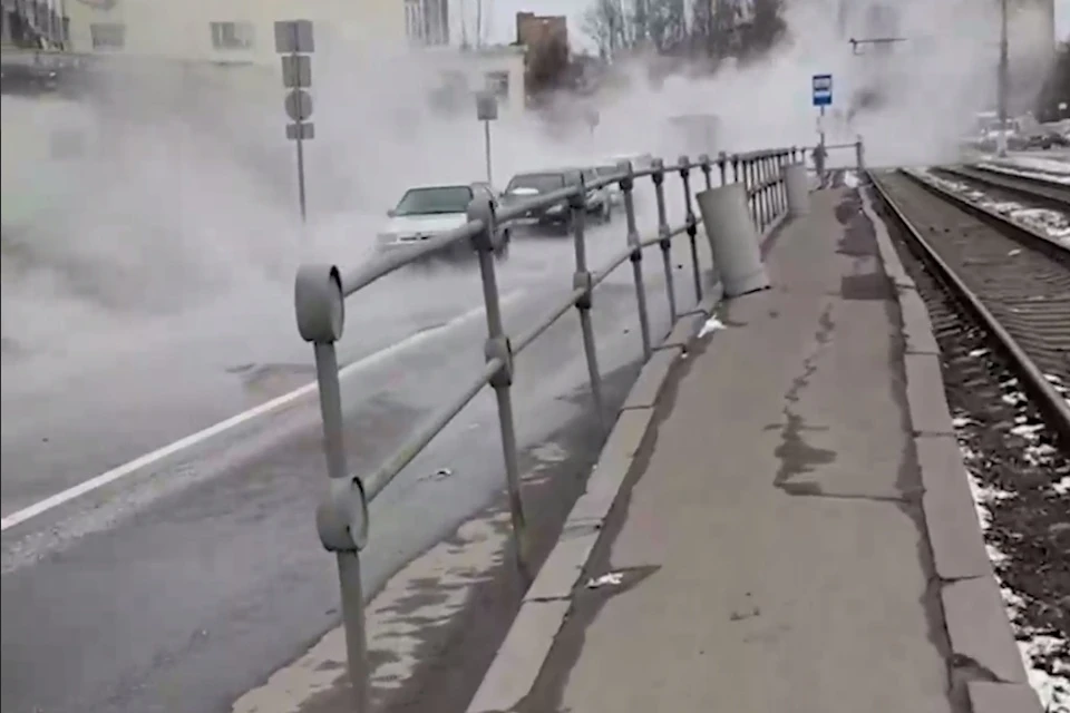 Движение на дублере Полярной улицы в Москве перекрыли из-за коммунальной аварии