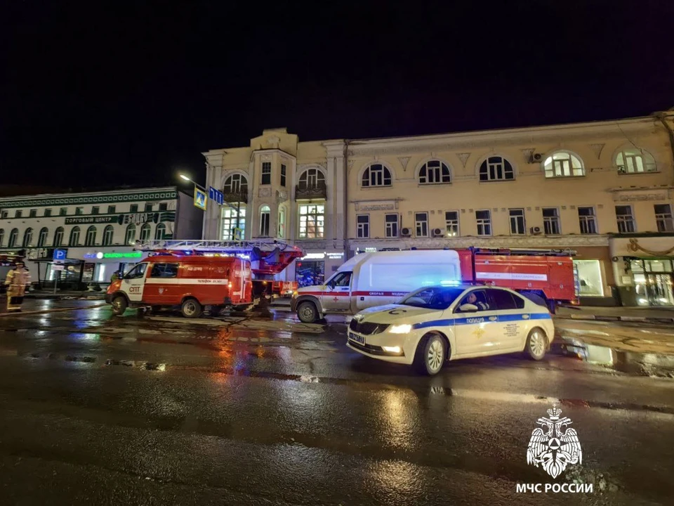 В Ульяновске во время пожара в здании на Гончарова эвакуировали 26 человек | ФОТО: ГУ МЧС России по Ульяновской области