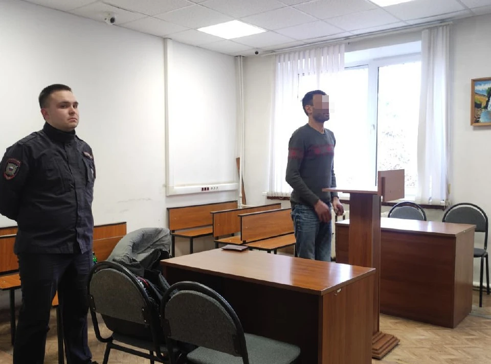 За публичную демонстрацию запрещенной символики оштрафовали жителя Щекина Тульской области