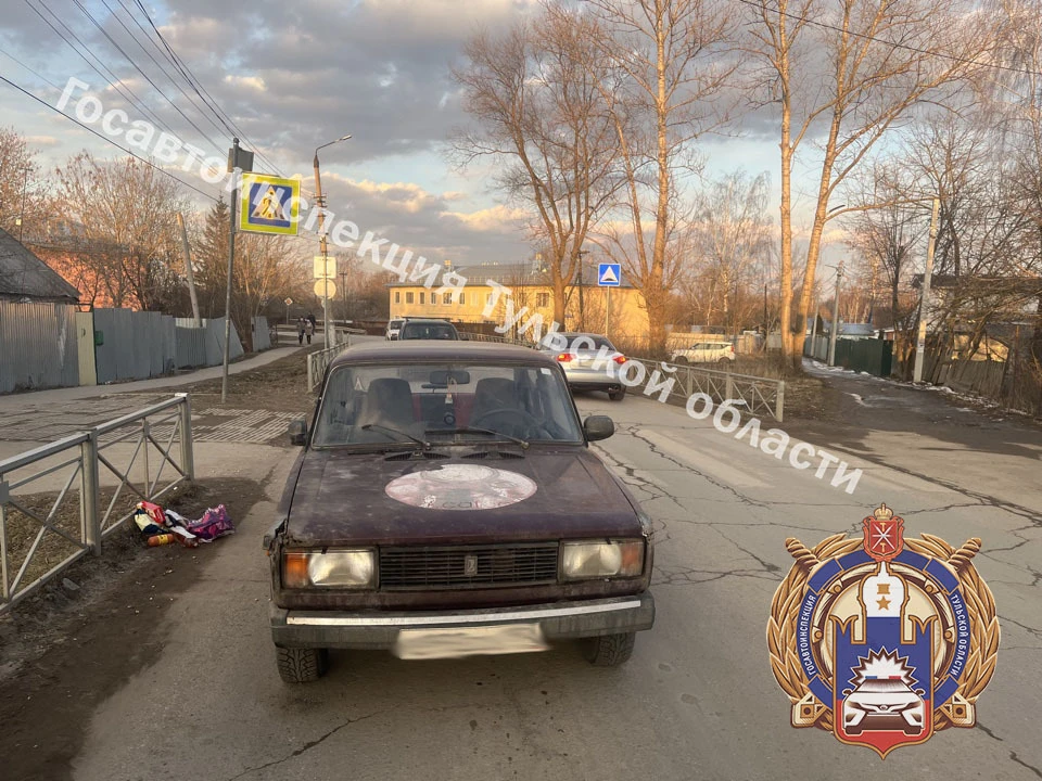 В Туле на улице Володарского автомобиль «ВАЗ» сбил 23-летнюю девушку и 25-летнего мужчину.