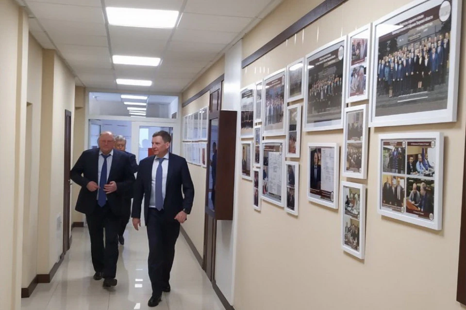 Андрей Епишин и Сергей Голубев в Заксобрании региона. Фото: ЗСТО.