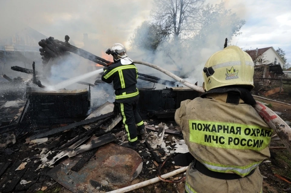 Ребенка эвакуировали при пожаре в доме Комсомольска