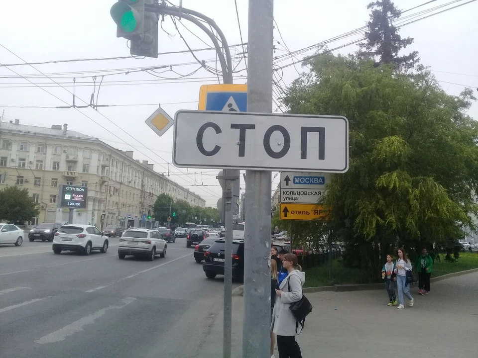 Движение было закрыто с 9:00 25 марта, и его планировалось открыть в 15:00 1 апреля. Теперь же этот срок сдвинули до 16 апреля.