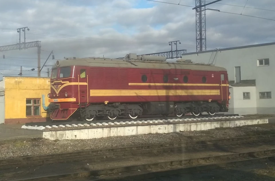 Один из тепловозов "Стрела" установлен как памятник