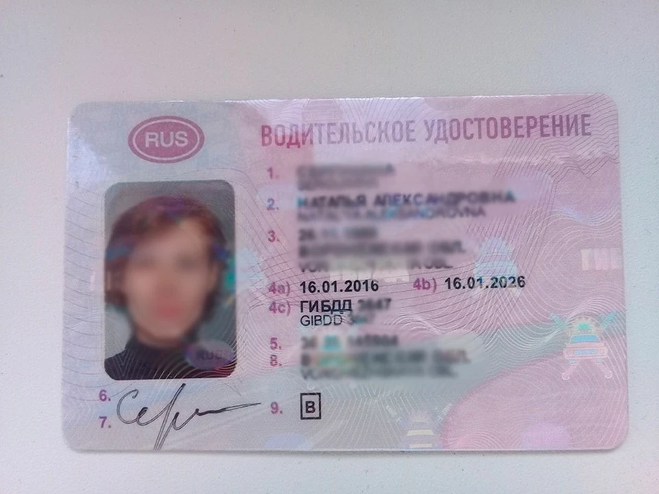 Водителю назначено наказание в виде 100 часов обязательных работ за езду без прав.