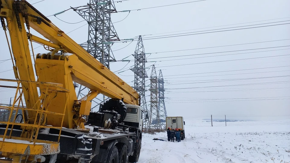 Энергетики Минской области восстановили электроснабжение в 91 населенном пункте, обесточенными пока остаются еще 143. Фото: телеграм-канал "Минскэнерго".