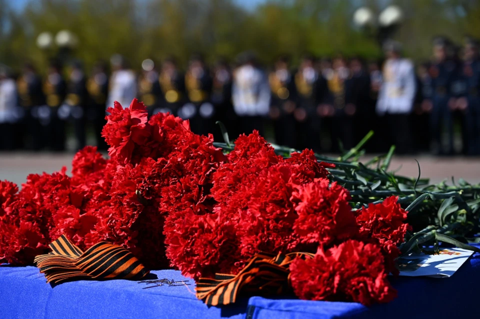 Полицейские десять дней будут дежурить у памятников. Фото: ГУ МВД по Челябинской области