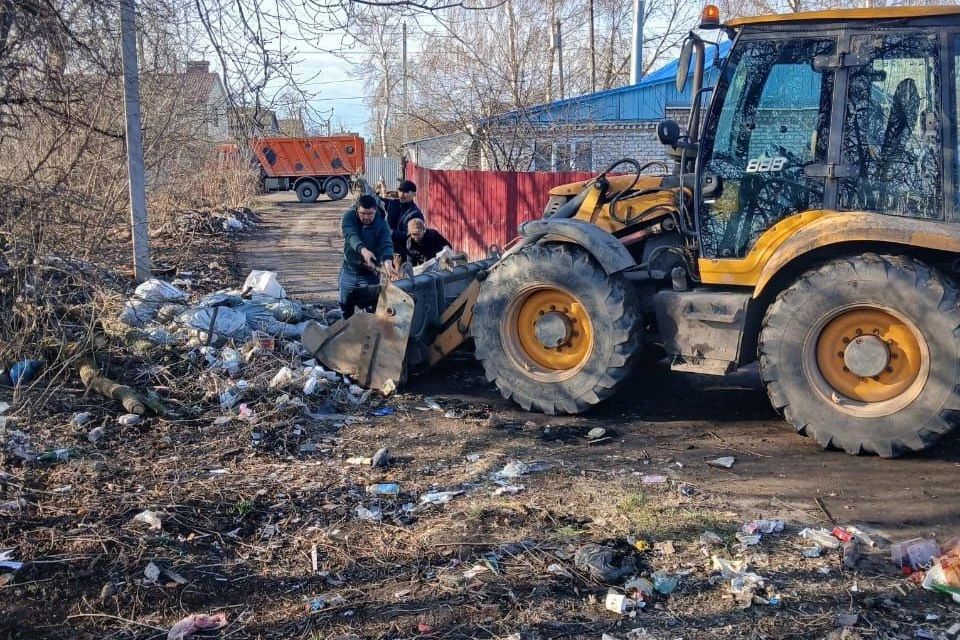Об участии в городских субботниках цыган рассказала мэрия Рязани. Фото: t.me/admryazan