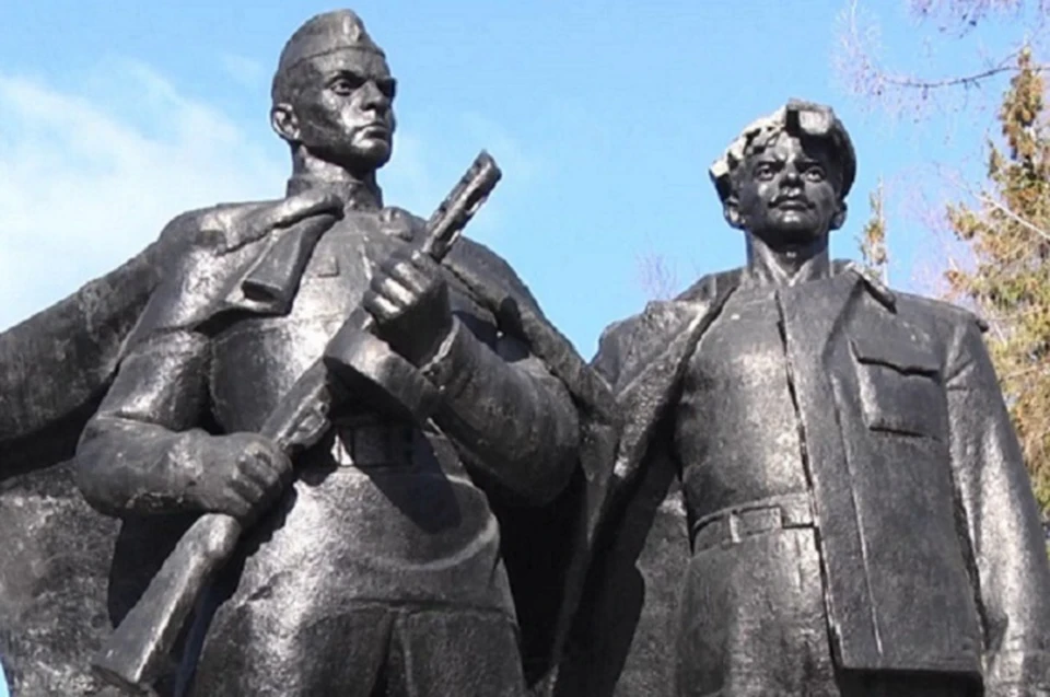 Памятник просили обновить и ветераны города. Фото: Татьяна Клепикова