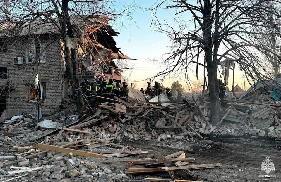 Двое детей погибли в результате обрушения жилого дома в Запорожье. Фото: Telegram-канал МЧС России