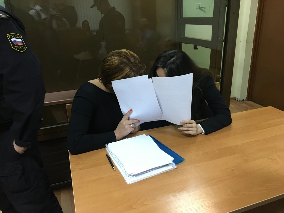 С учетом мнения прокурора суд назначил виновной наказание по совокупности преступлений.