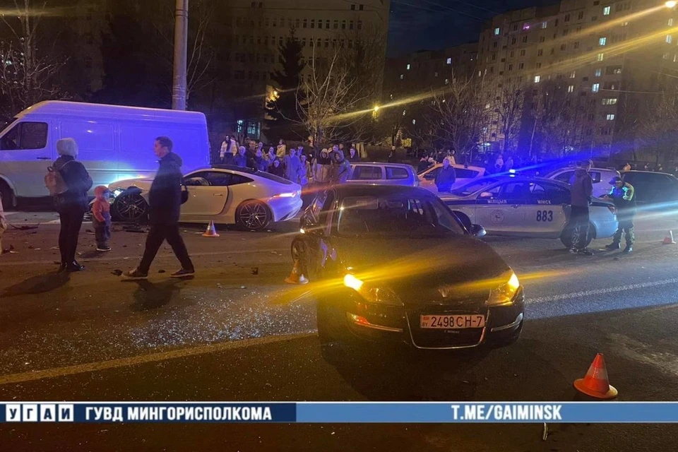 В Минске водитель каршеринга врезался в пять автомобилей на улице Кунцевщина. Фото: телеграм-канал УГАИ ГУВД Мингорисполкома