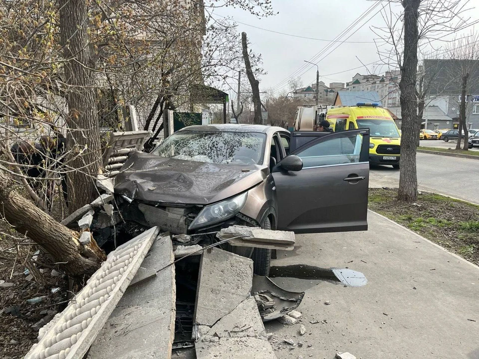Водителя доставили в больницу