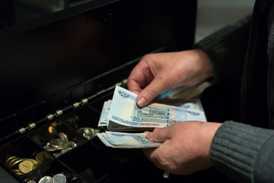 В Новосибирской области лишили свободы мужчины, укравшего деньги и спиртное из магазина.
