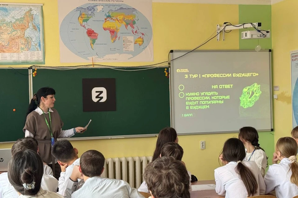 В школах Генического округа прошли профориентационные лекции Фото: ТГ-канал Владимира Сальдо