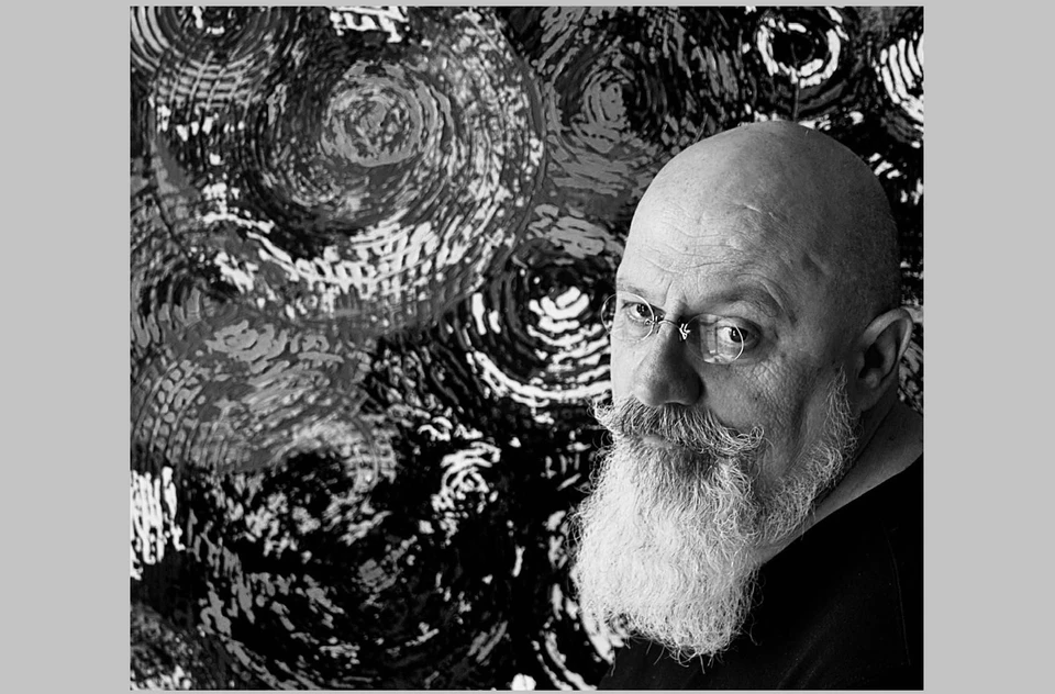 Автор картин - севастопольский живописец и рисовальщик Дмитрий Дементьев. Фото: пресс-служба театра Луначарского