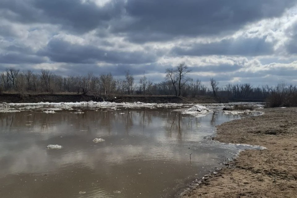 На месте работают водолазы АСС Оренбургской области.