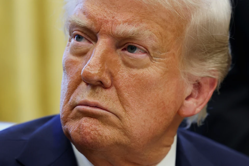 Трамп приостановил введение пошлин после бесед с министрами финансов и торговли