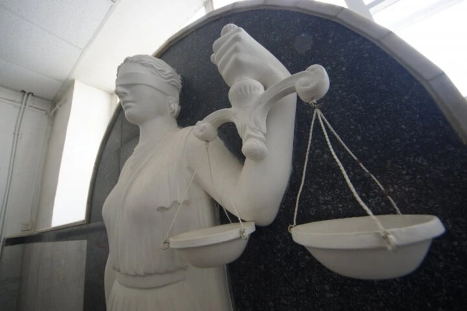 Подсудимый совершал противоправные действия в отношении малолетней дочери знакомой