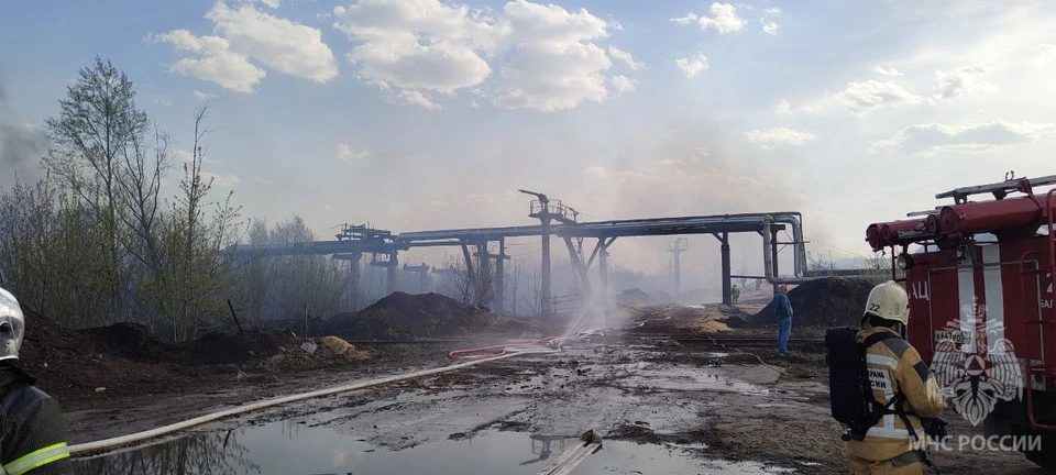 Пожар потушили на бумажном комбинате в Балахне.