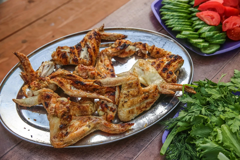 Для детей лучше готовить шашлык из курицы или рыбы