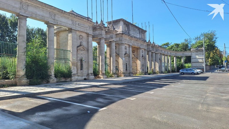 Республиканский стадион проверят на наличие снарядов. Фото: КП