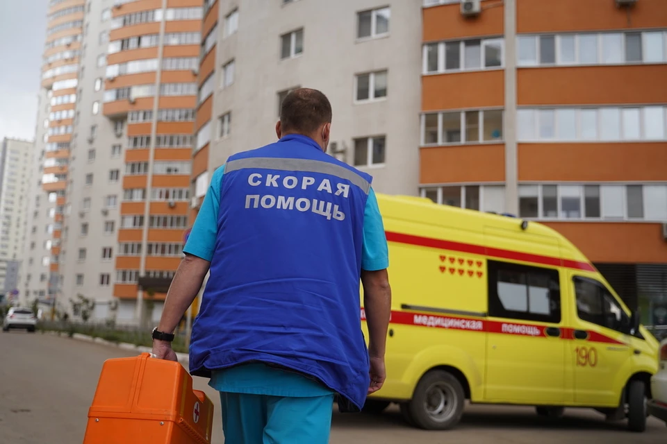 18-летний парень упал с 15-го этажа строящегося дома в Академгородке.