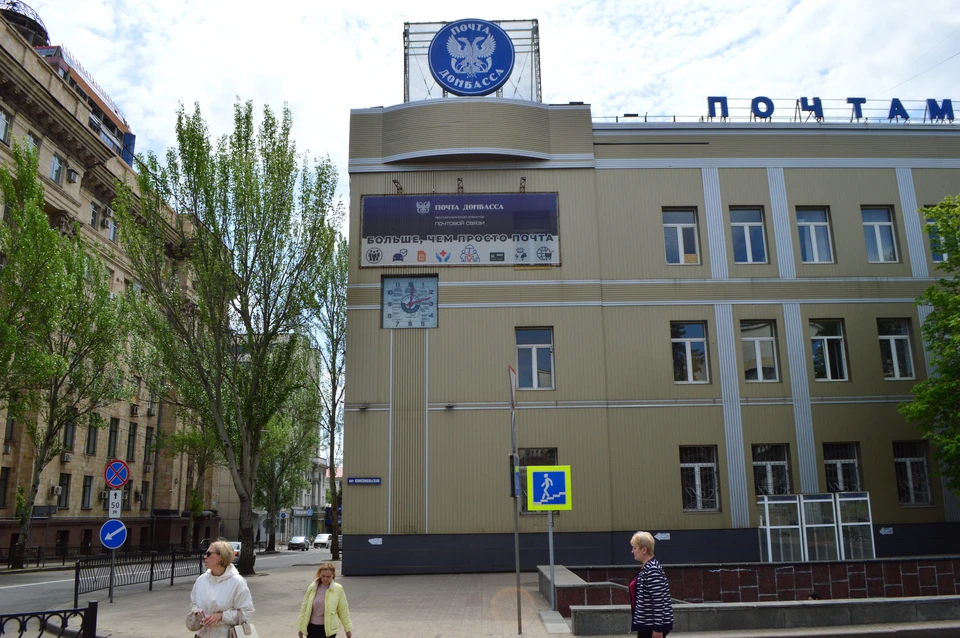 Дончане и гости города снова сверяют часы по донецким курантам