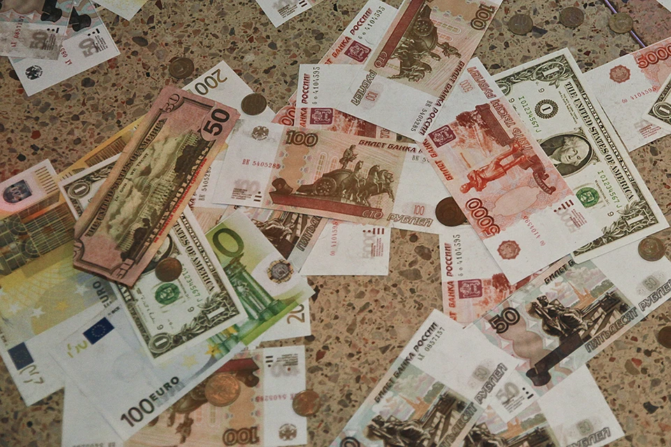Деньги перевели на счет незнакомцев