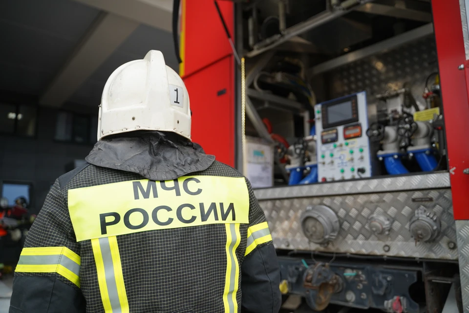 В Новосибирске в пожаре сгорела дача с верандой и автомобиль.