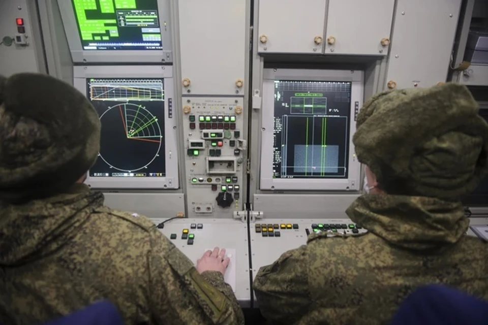 Силы ПВО отражают воздушную атаку врага.