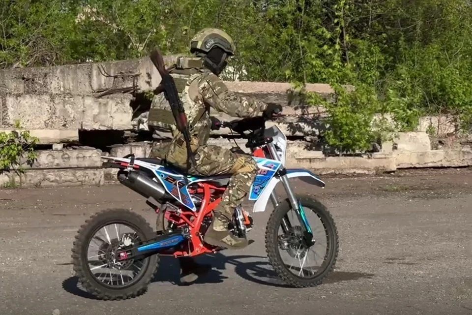 «Народный фронт» передал российским военнослужащим в ДНР пять мотоциклов. Фото: Минобороны России