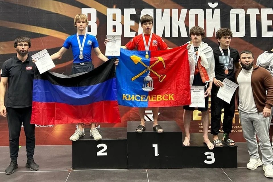 Спортсмен из ДНР взял серебро на Первенстве России по панкратиону в Новосибирске. Фото: ТГ/Мартынов