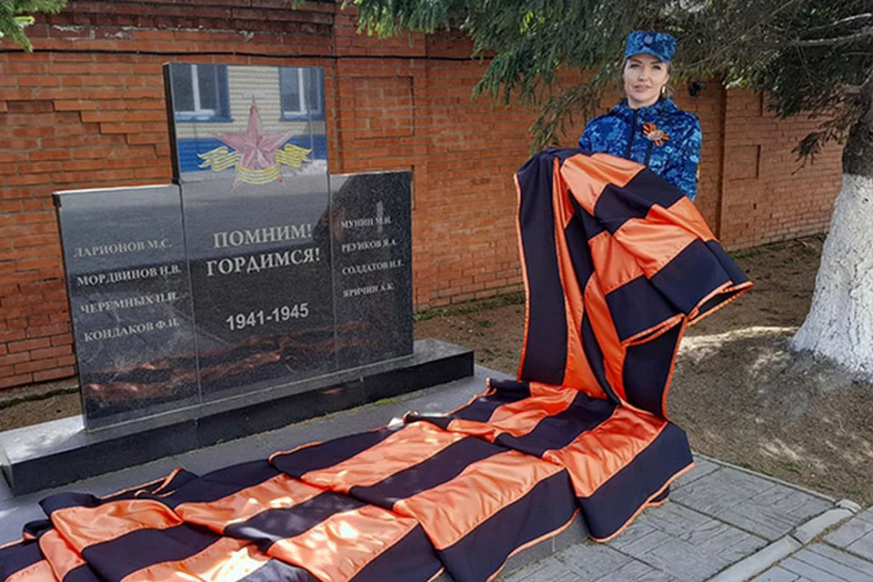 В Енисейске в тюрьме № 2 изготовили георгиевские ленты. Фото: ГУФСИН