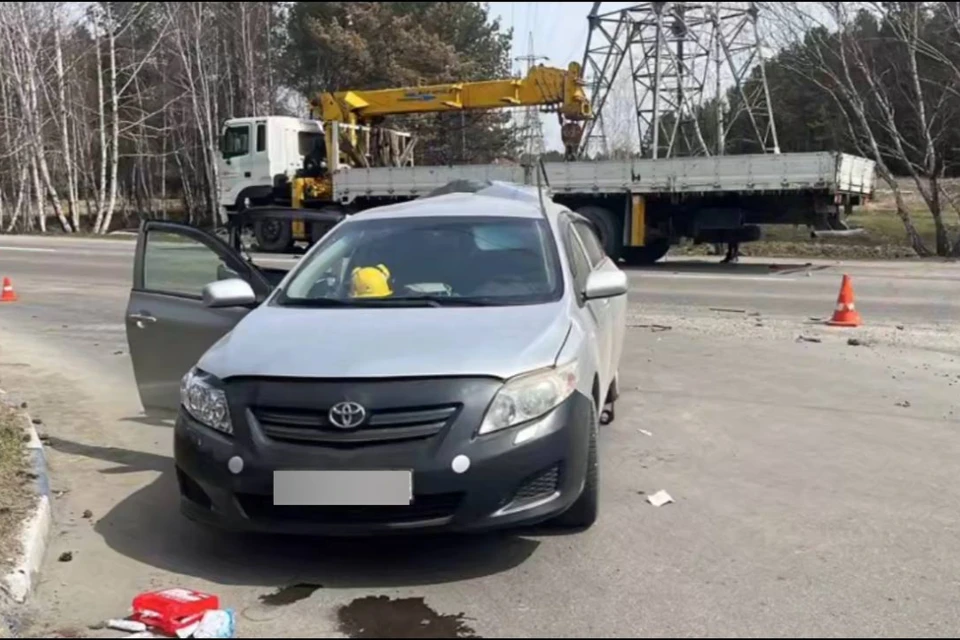 Грузовик на скорости влетел в легковушку в Ангарске.