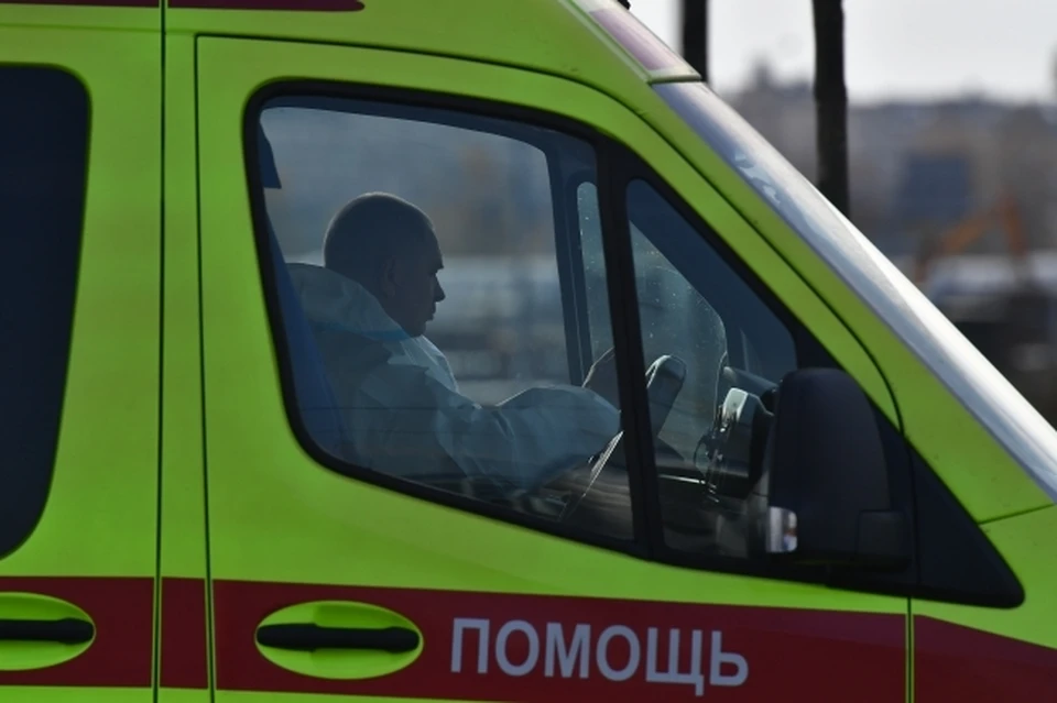 Годовалая девочка упала на асфальт с третьего этажа в Якутии