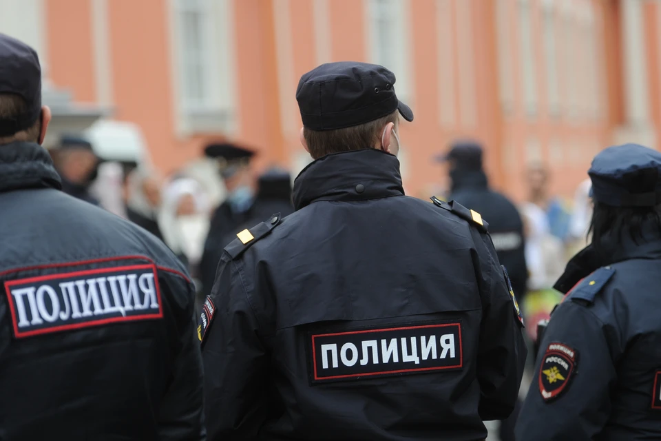 Вместе с музыкой звучали слова благодарности за службу и мужество.