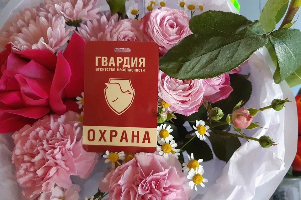В Новосибирске натравили ГБР на бабушку, которая хотела купить вечные цветы. Фото: АБ «Гвардия»